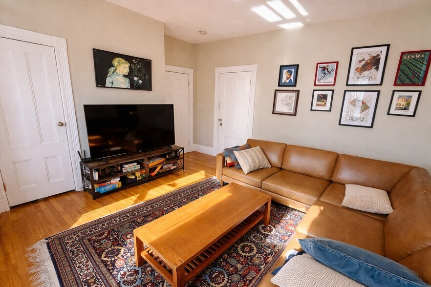 Living Room - 16 Lincoln St