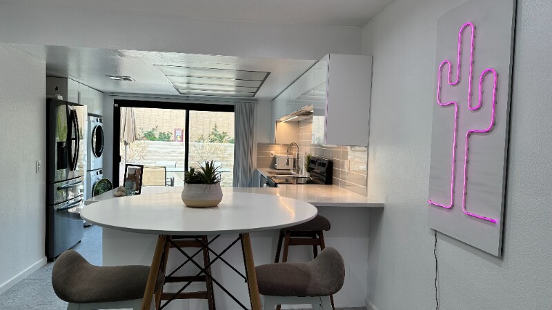 Building Photo - 2303 Los Patos Dr