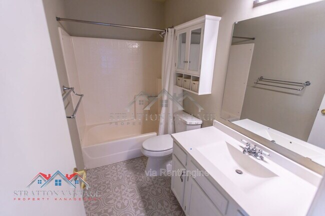 Building Photo - 4725 E Brown Rd