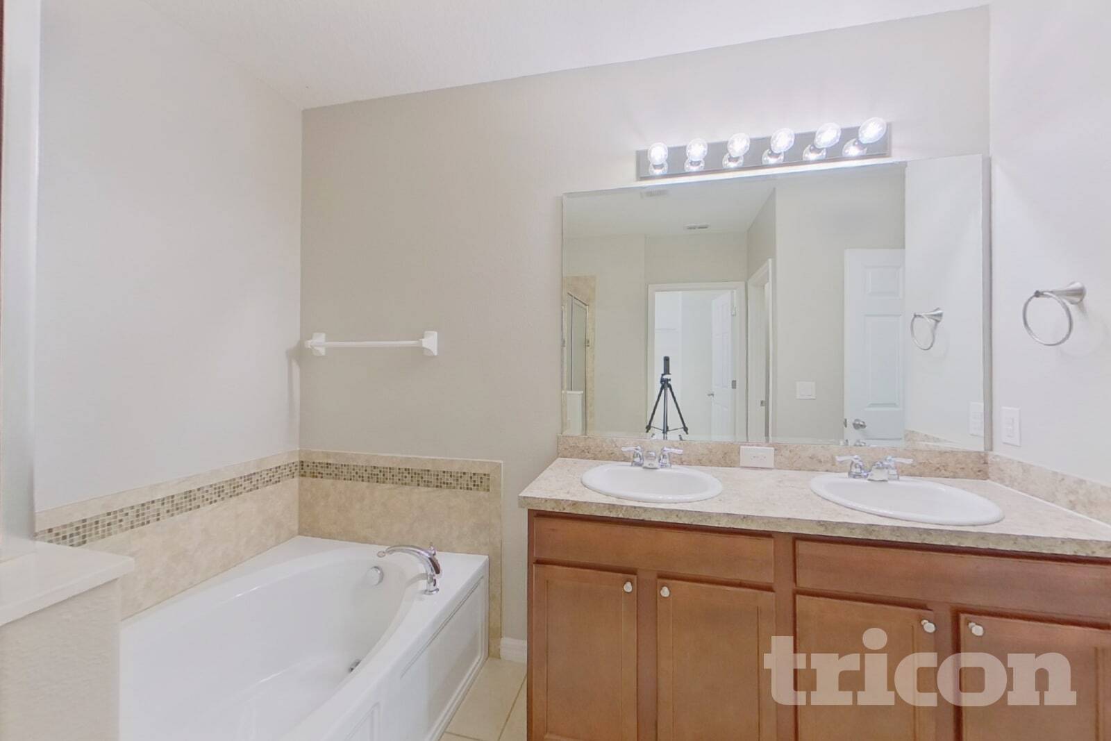 Building Photo - 3720 Briarwood Estates Cir