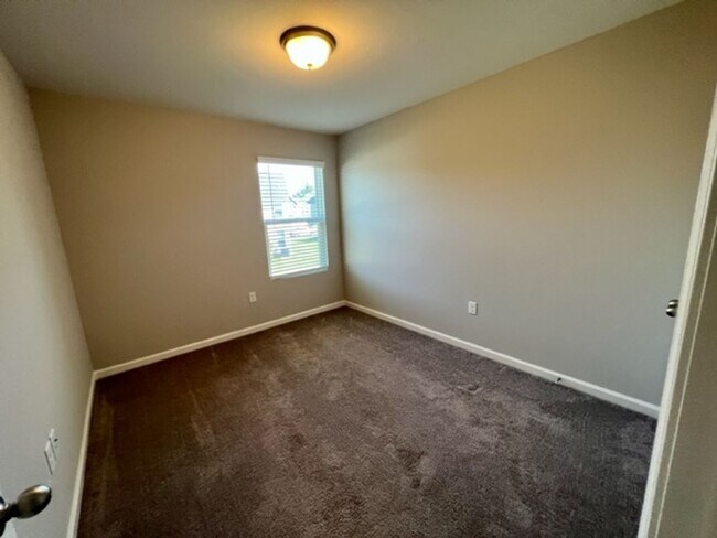 Building Photo - 3 Bed 2.5 Bath Townhome, Minutes from I-24 & The Avenue!