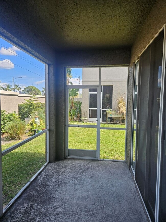 Building Photo - Town House in MillBrooke Ranch