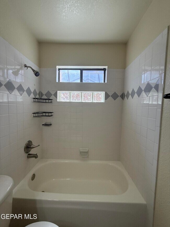 Building Photo - 12000 Ivory Gate Way