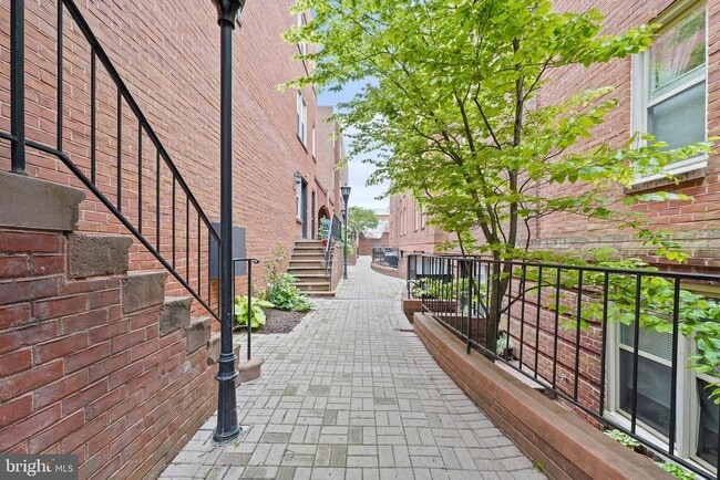 Building Photo - 1475 A St NE