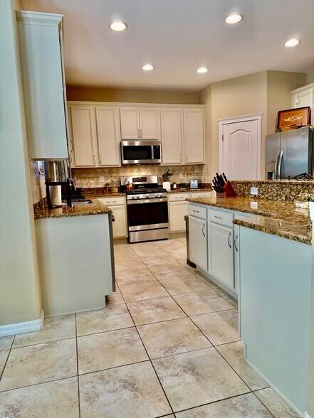 Kitchen - 15715 Starling Dale Ln