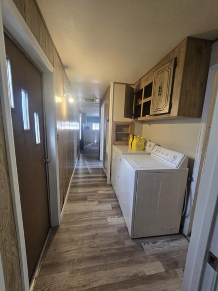 Building Photo - 10 9th Ave