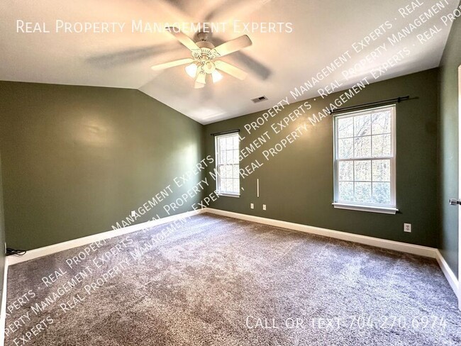 Building Photo - Charming 3BR/2.5BA Home in Charlotte!