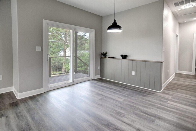 Building Photo - 121 S Kanaio Dr
