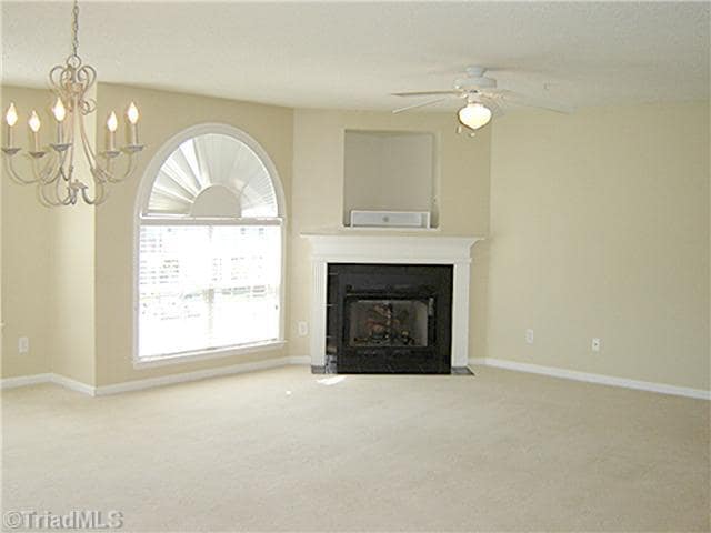 Primary Photo - Great condo near WF and shopping