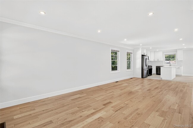Building Photo - 42 Linwood Rd N