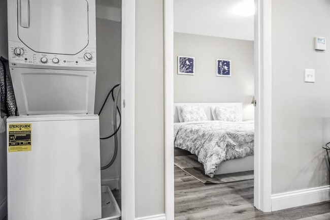 Building Photo - 140 Pearl St