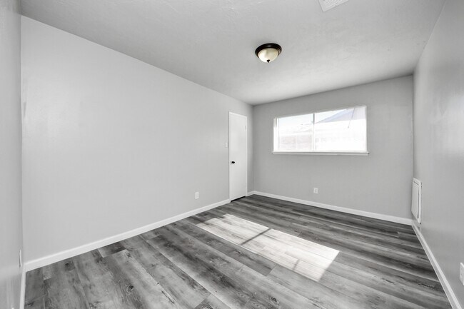 Building Photo - 8011 La Roche Ln