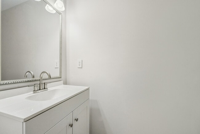 Building Photo - 7811 River Field Dr