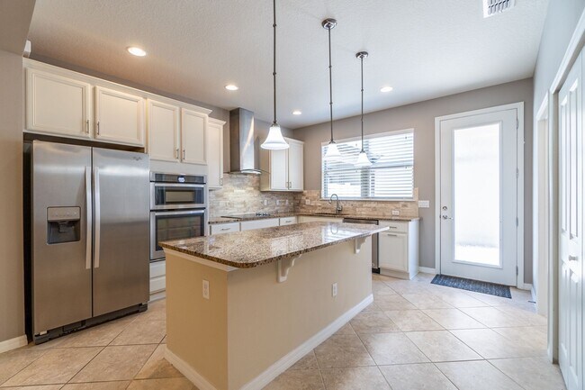 Building Photo - Beautiful Energy Efficient 3/2.5 Townhome ...