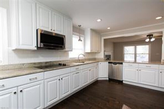 Building Photo - Call Sabrina at 757-767-0767 for more information