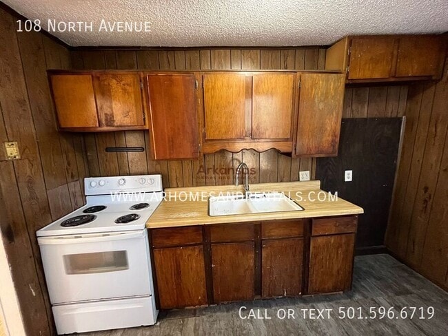 Building Photo - 108 North Ave