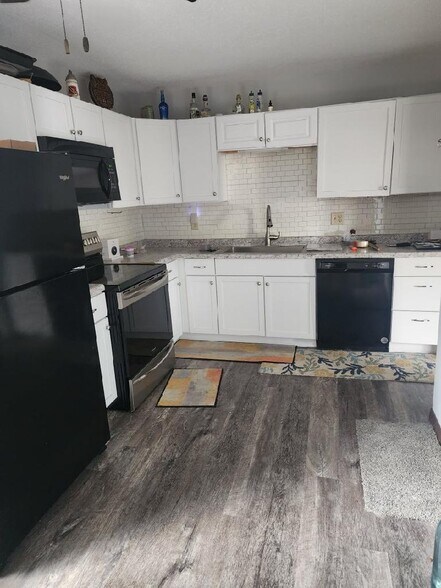 Building Photo - 1765 Valley Dr