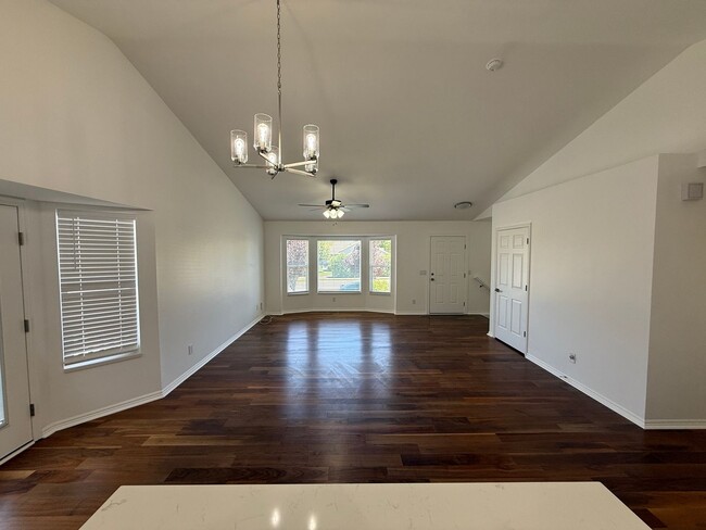 Building Photo - Beautiful 5 bedroom home!