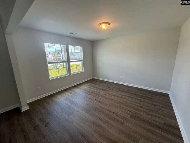 Building Photo - 3042 Hallsdale Dr