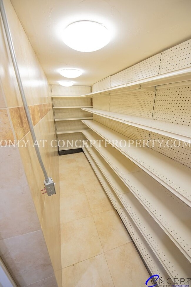 Building Photo - Attractive 4 Bed 3 Bathroom Home: Backing Park - 2 Car Garage