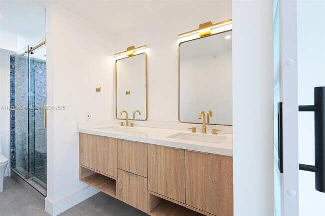 Building Photo - 9300 Bay Harbor Terrace