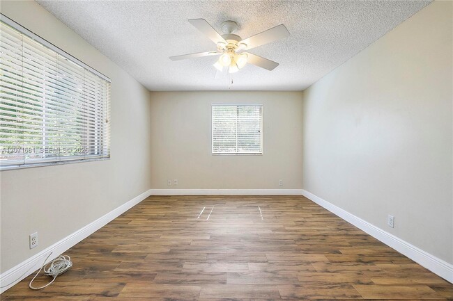 Building Photo - 937 NW 104th Way
