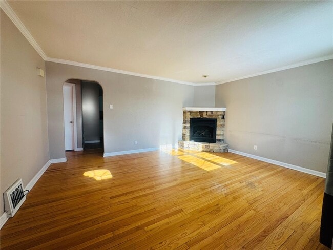 Building Photo - 2405-2405 Jenkins St