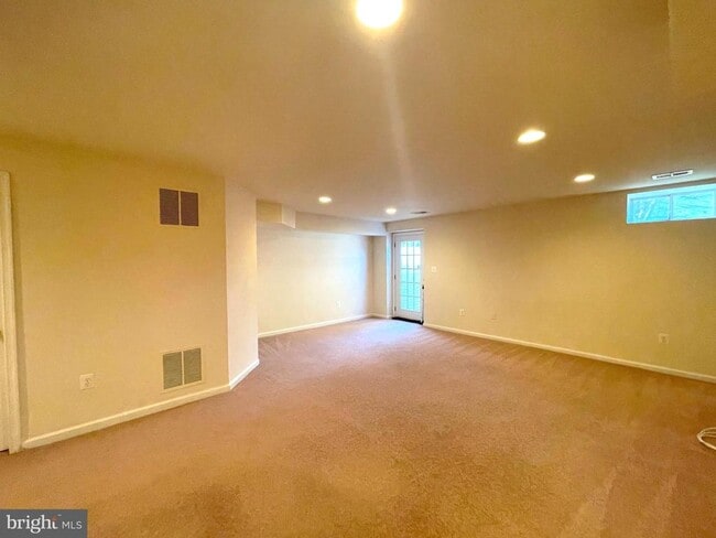 Building Photo - 46053 W Westbury Blvd