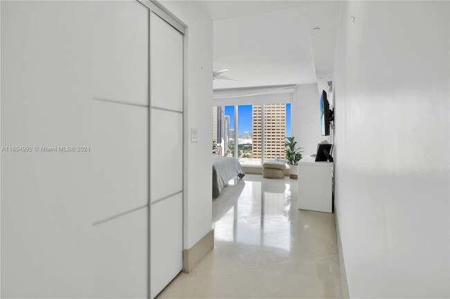 Building Photo - 901 Brickell Key Blvd