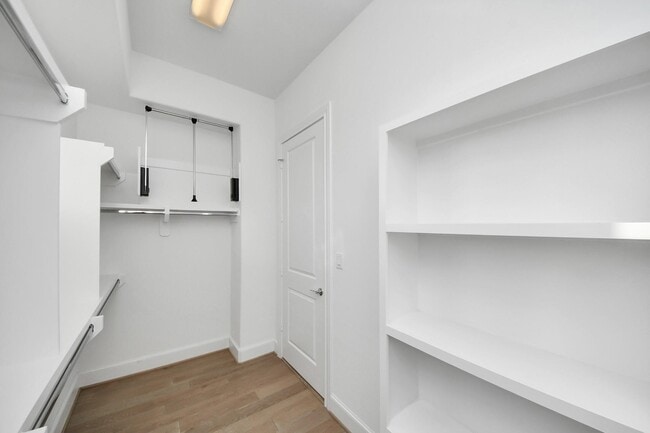 Building Photo - 4005 Woodshire Vlg Ests
