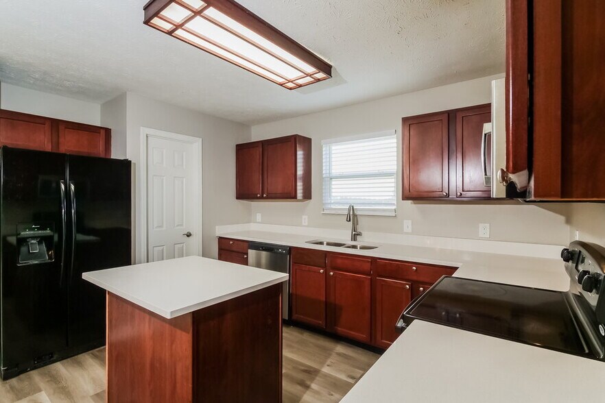 Building Photo - 10812 Middlebrook Ln