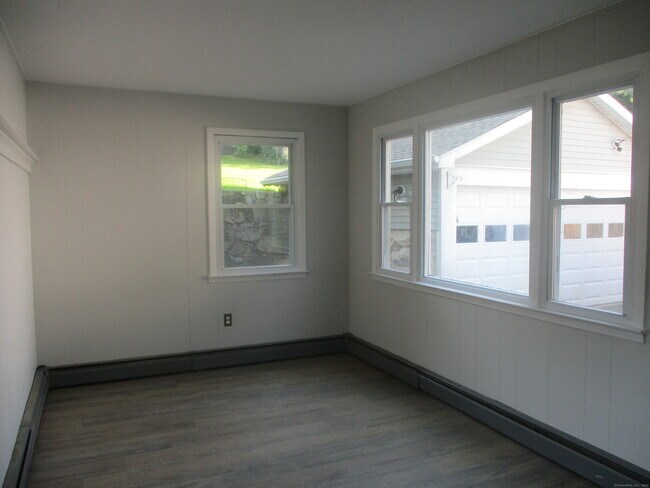 Building Photo - 10 Leuvine St