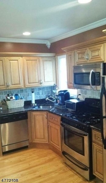 Building Photo - 49 Entwistle Ave