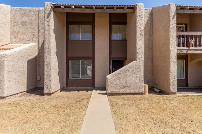 Building Photo - 5742 N 43rd Dr