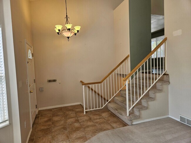Building Photo - Beautiful 3 Bedroom/2.5 Bathroom in Midvale