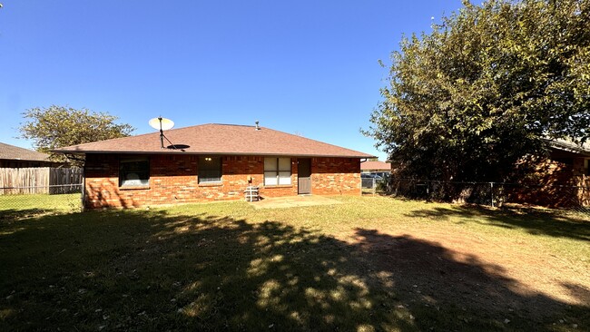 Building Photo - 812 SE 15th St