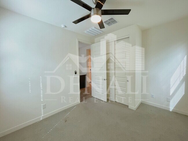 Building Photo - 17155 N 9th Pl