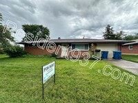 Building Photo - 3 bed 2 bath home.