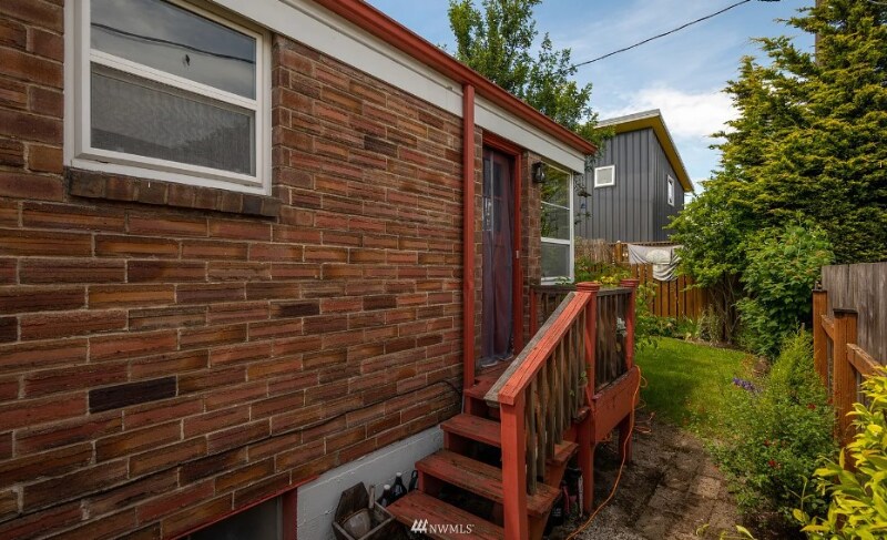 Building Photo - 5004 8th Ave NW