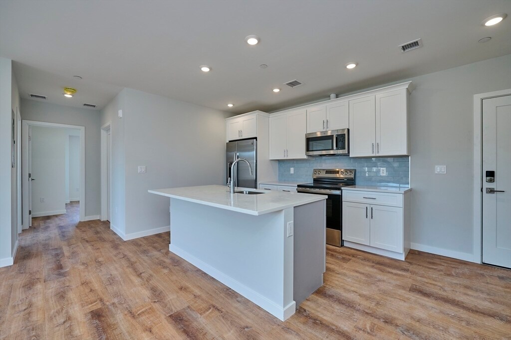 Building Photo - 45 Holbrook Rd