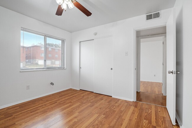 Building Photo - 10023 Willdan Dr