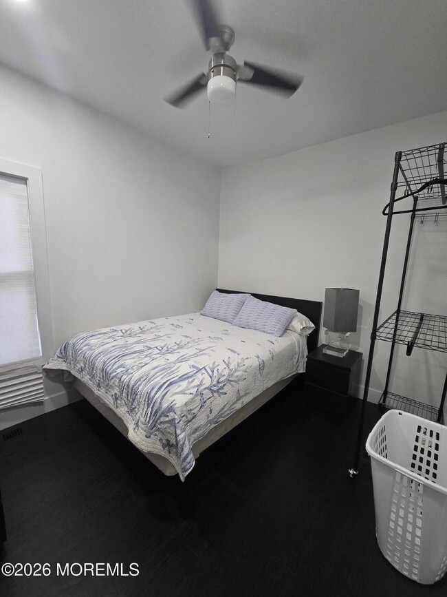 Building Photo - 486 W Lincoln Ave