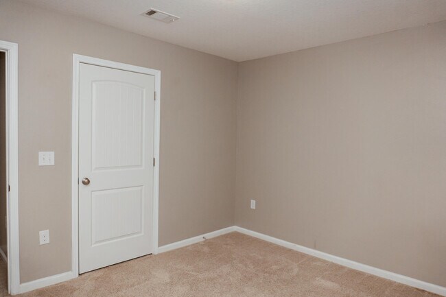 Building Photo - 4624 Plover Dr