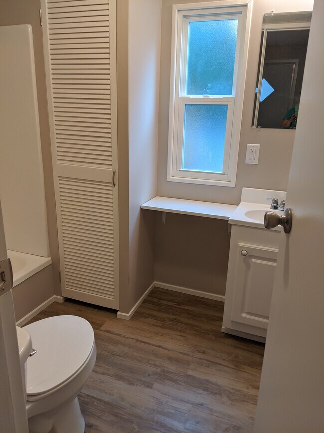 Bath - 114 Victory Ln