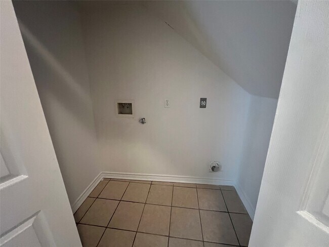 Building Photo - 4018 Ursuline St