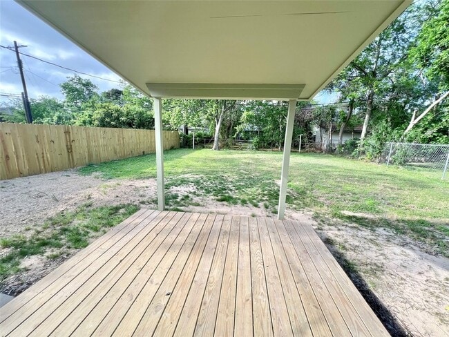 Building Photo - 1010 15th Ave N