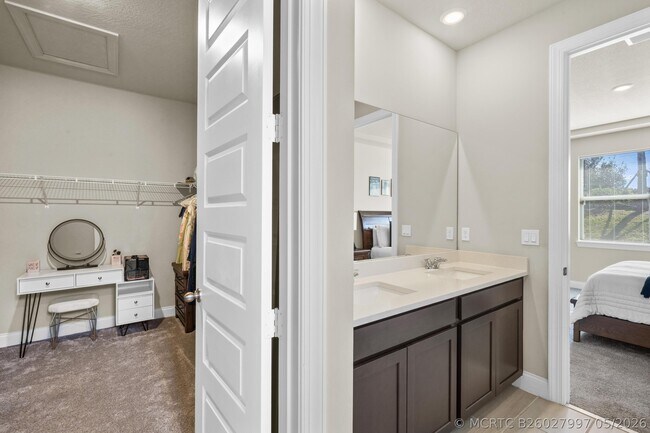 Building Photo - 8588 Dahlia Cir