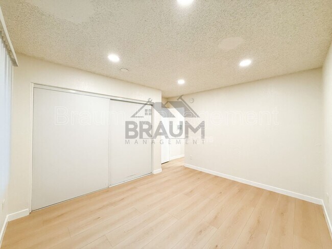 Building Photo - 4636 Laurel Canyon Blvd