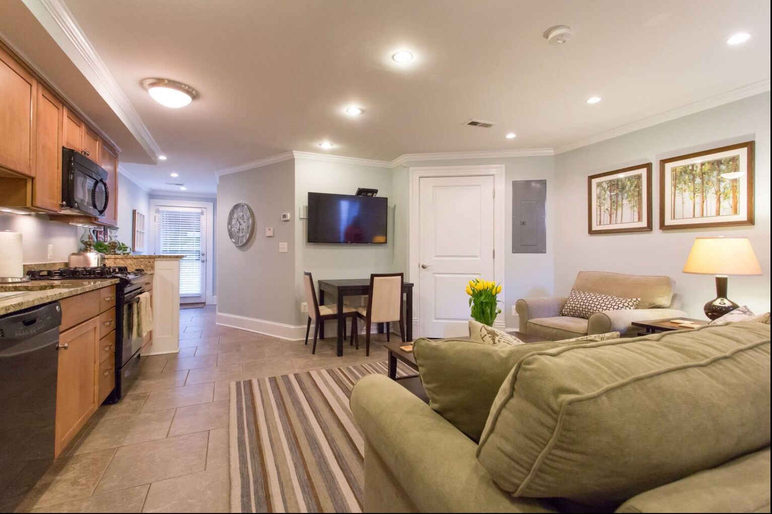 Building Photo - 513 7th St SE