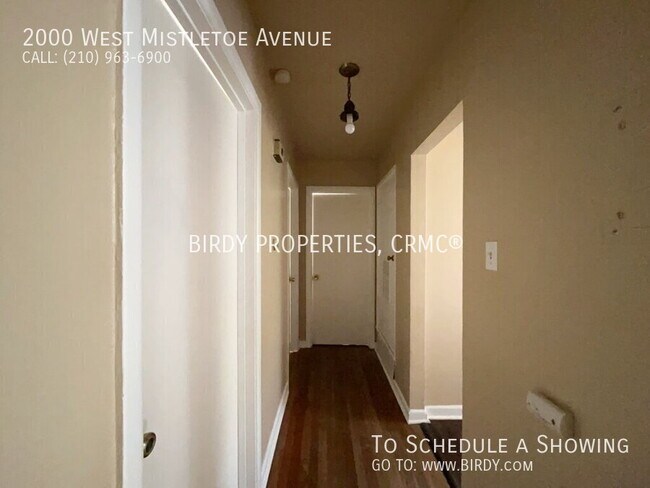 Building Photo - 2000 W Mistletoe Ave